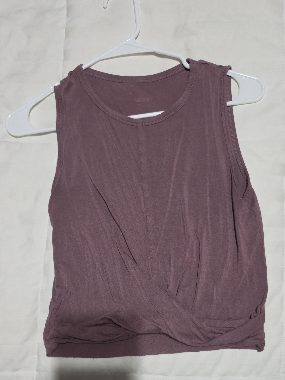 ALO Yoga Twist-Front Tank Top - Mauve Plum